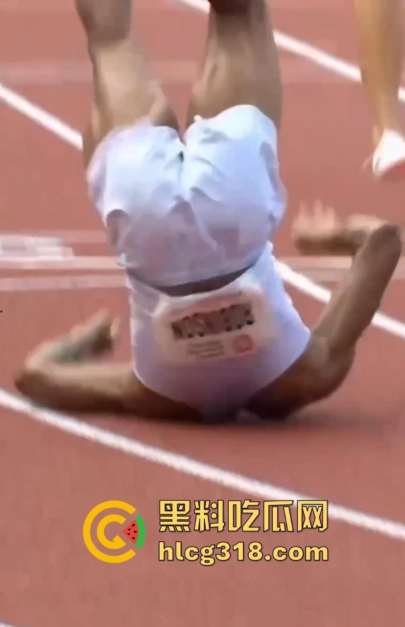 奥斯特拉瓦大奖赛400跨栏决赛惊现走光事故！【克里.罗宾森】牛子从短裤裤管中滑出，摇摇晃晃拿了个冠军！-8