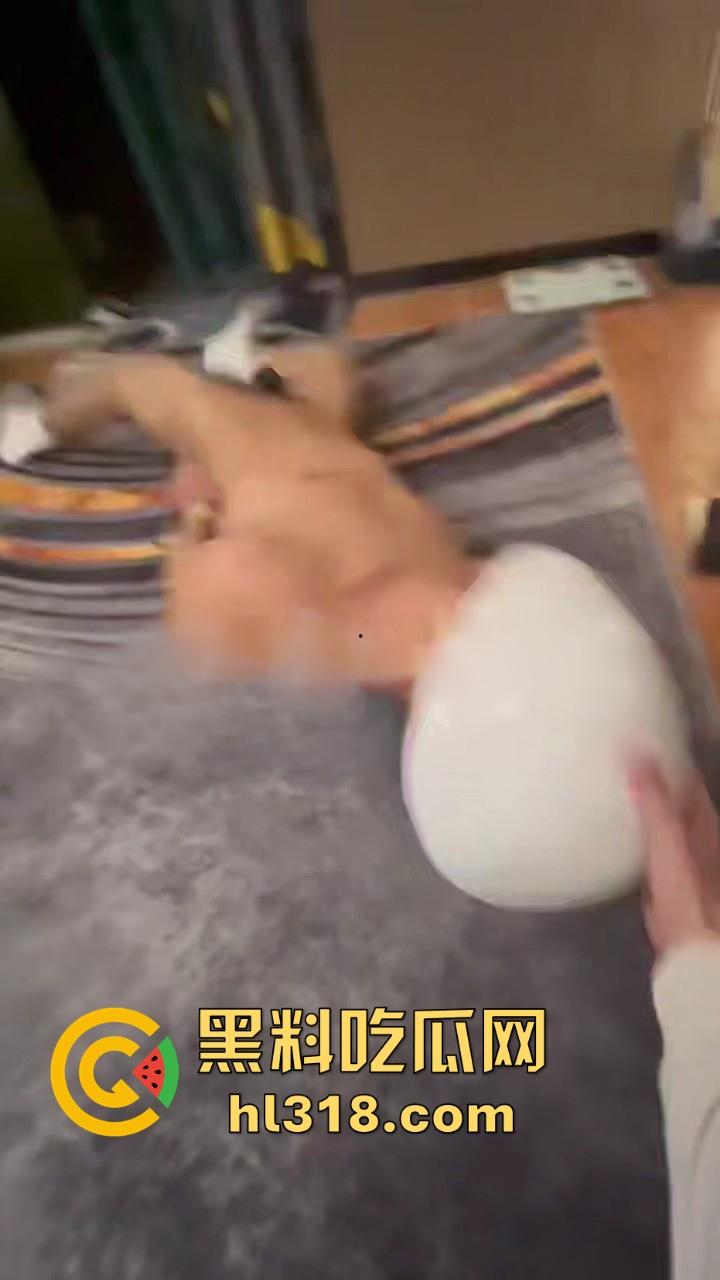 窒息性爱游戏！大屌男M跟女友玩窒息游戏，在缺中寻找快感，来回挣扎再性爱，温馨提示请勿模仿！-6