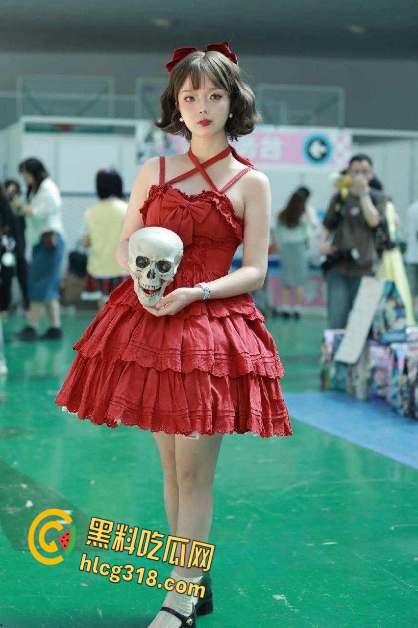 江苏清纯新娘【周旋】，结婚前晚的单身派对玩情趣婚纱，与前男友最后一次无套深入交流 !-4