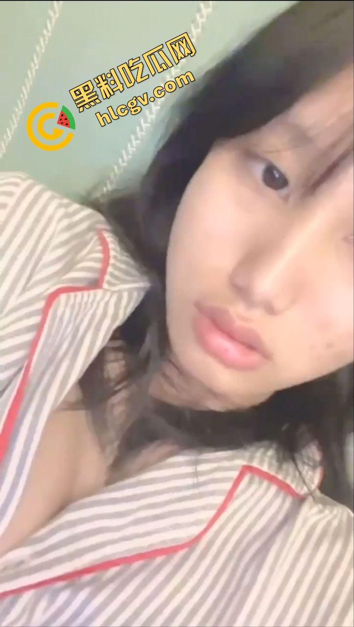 瓜友独家投稿曝光:哈尔滨女子职业技术学院『姚琪』在家裸露发骚自慰 这玉体真好看！-3