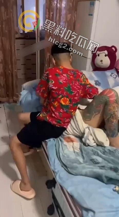 大柔最新视频曝光！快手精神小妹被大哥“香蕉”狂插，被精神小伙疯狂抠逼，画面超刺激！-8