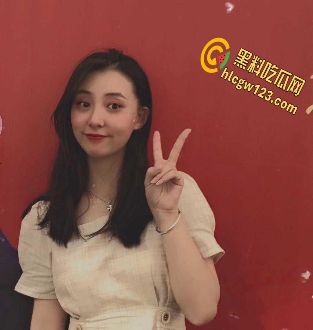 寂寞孕妇借抖音公开卖淫，这奶子都快能挤出奶了，这么大的肚子也不怕把孩子顶坏了？-4