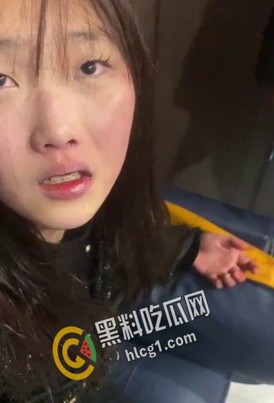 青海西宁 一女孩在酒店里遭多人暴打侮辱 扇耳光割头发 还逼迫女孩脱光全身衣服拍照！-8