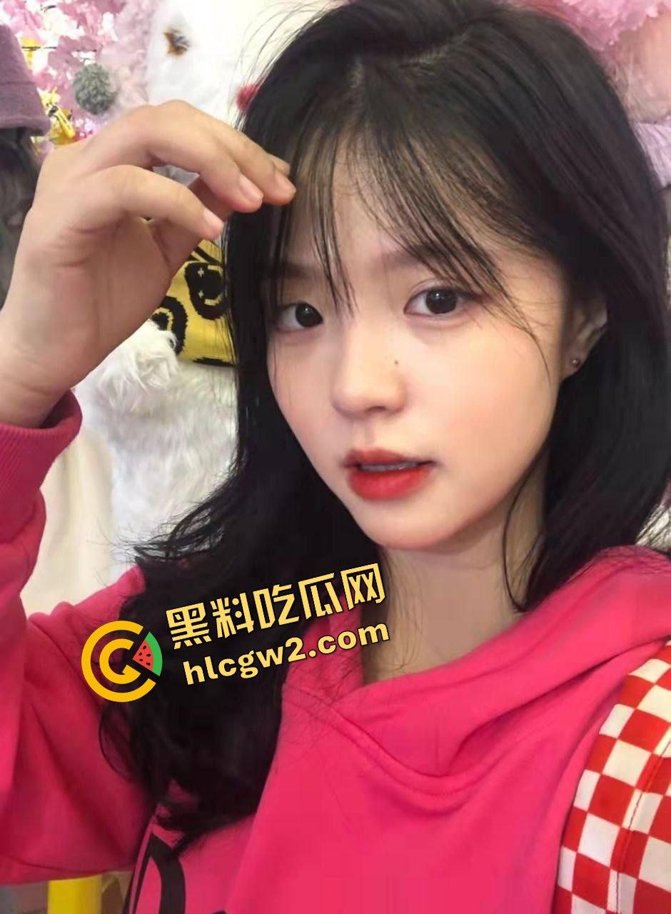 南昌艺术职业学校纯情女高『谭绘娟』清纯背后反差的一面！私拍粉穴自慰露奶 独家流出！-6