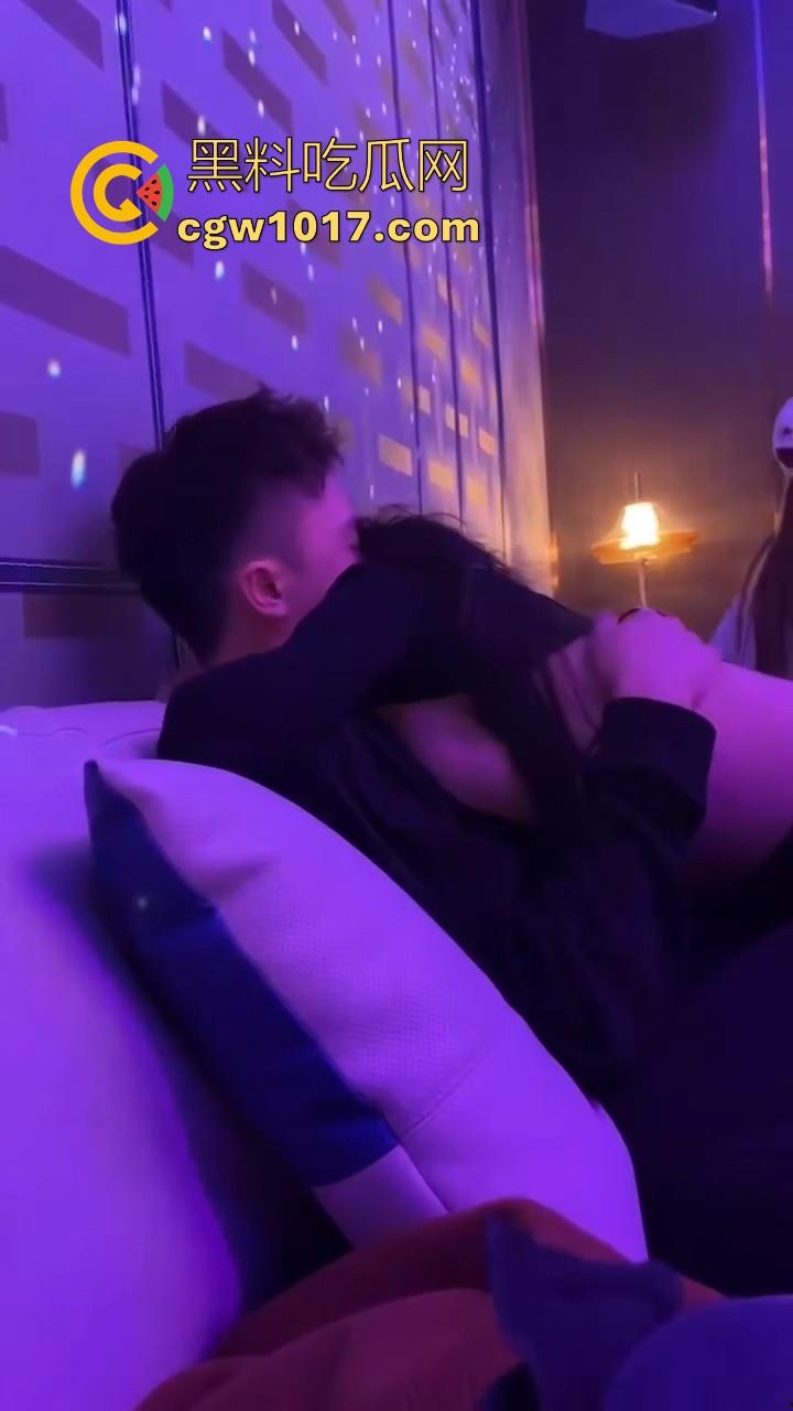 我是真的恨你们这些有钱人啊！吃好喝好操尤物，各种极品身材身上骑，骚逼一天一换，各种女神反差淫荡一面展示在目前！-5