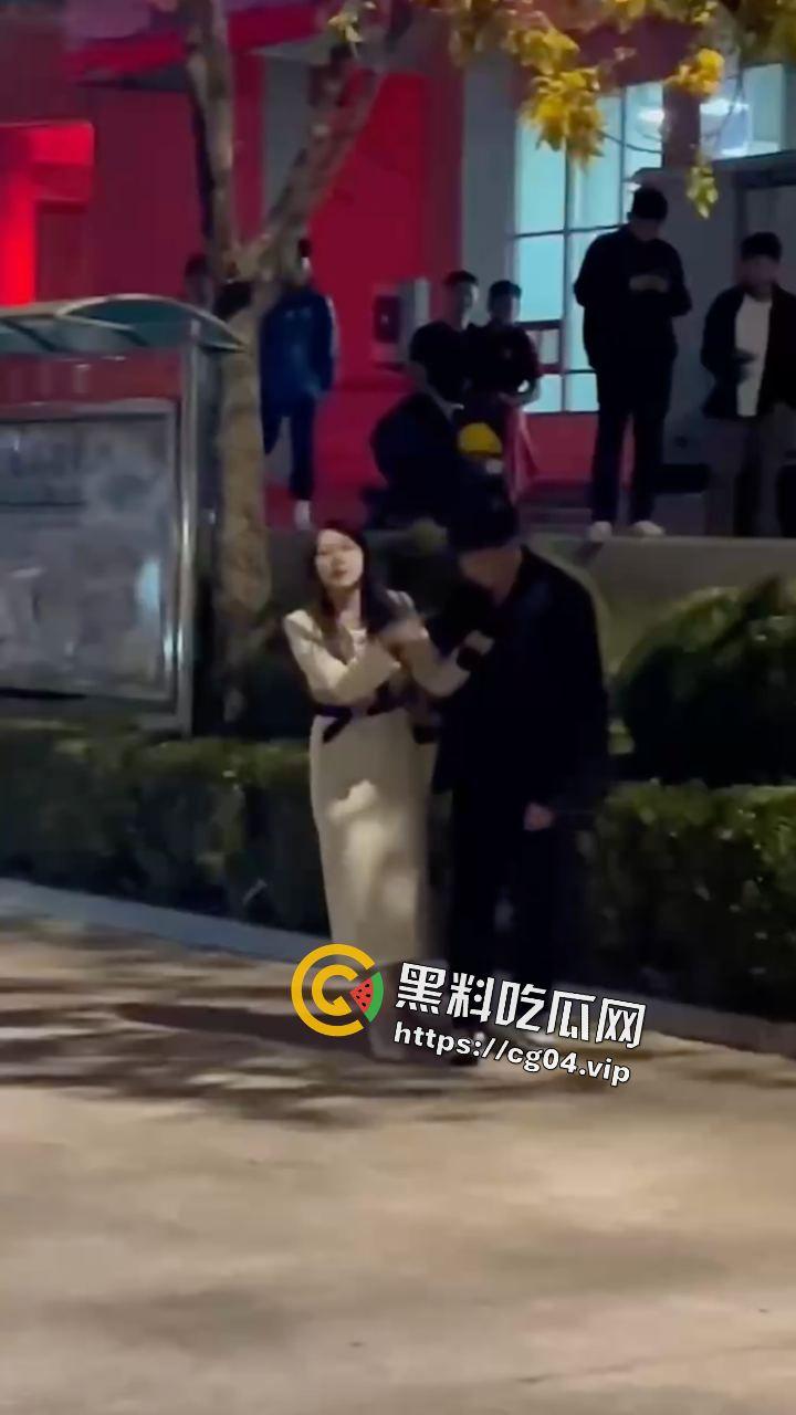 那么轮到女生来为爱冲锋了！山东体育学院男生出轨 女友四川直接飞过来兴师问罪  这么好看的女朋友 不想要可以给我-6