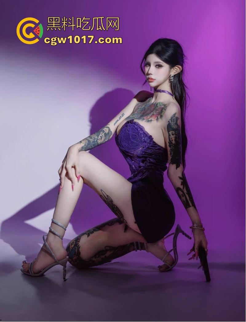 外网高颜值巨乳符文战士【蜜豆】最新作品流出，极品高颜值巨乳名媛婊，跪地给金主爸爸舔屌，性癖大开滴蜡爆操！-3