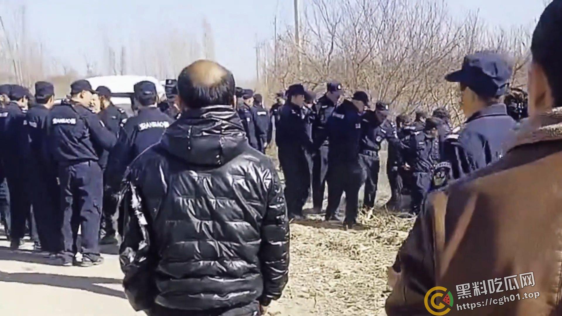 全网封禁！山东济南起步区强拆事件 大批保安殴打软禁村民 报警反而斥责村民闹事 现场视频流出-8