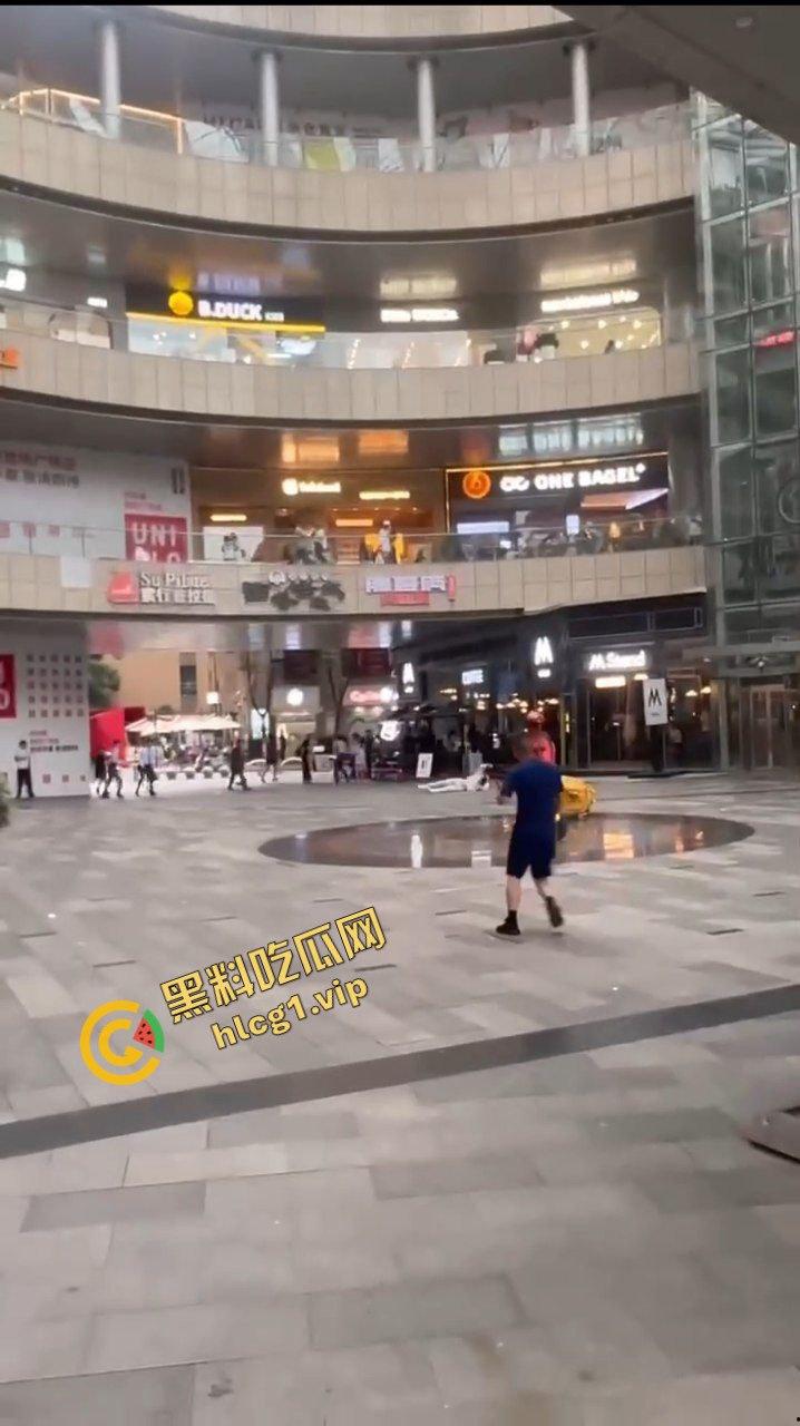 昆明 同德广场商场 15岁抑郁症男孩 因父母离异 从4楼一跃而下 跳楼自杀!-7