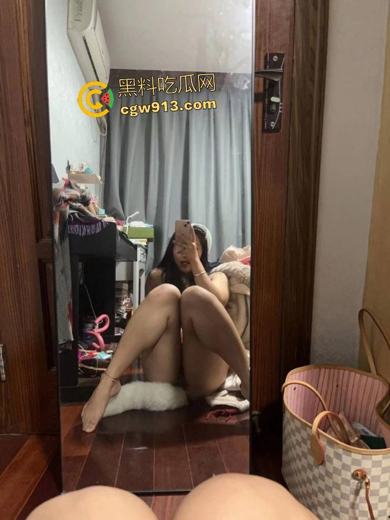 高颜值女神变贱母狗！甘愿为男友剪短发口交臣服，自慰棒高潮喷水射到镜子上，淫水擦镜子会比较干净？-2