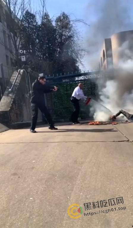 美国空军在以色列大使馆前自焚!临死前高呼不做种族灭绝的同谋 是英雄还是极端分子?-7