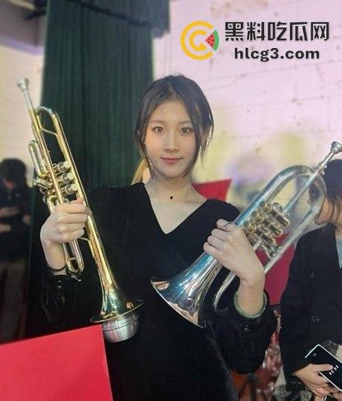 上海艺术学院极品反差校花『方卓威』颜值顶尖的纯欲女神被金主包养啪啪视频流出！-3