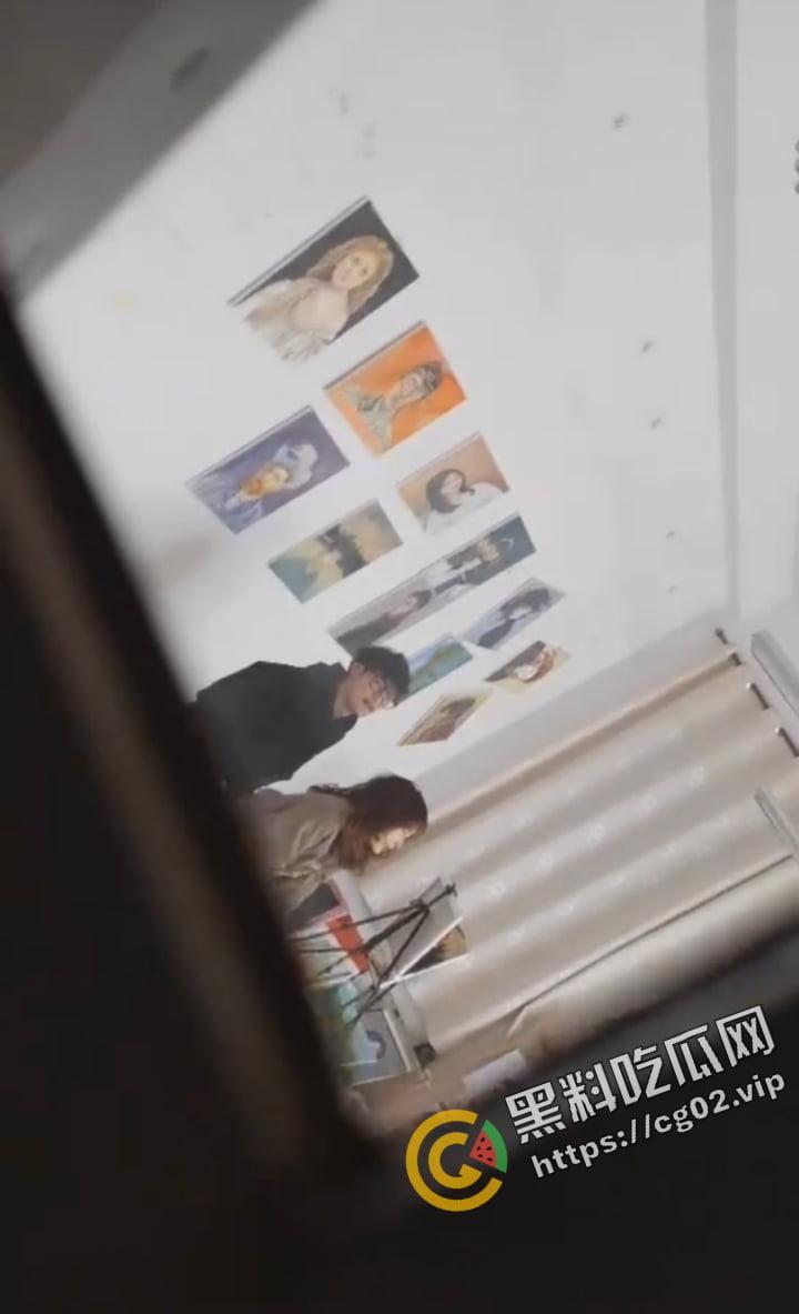 独家校园新瓜!烟台科技学院画室事件!大一情侣画室做爱被偷拍 小心看了长针眼哦-4