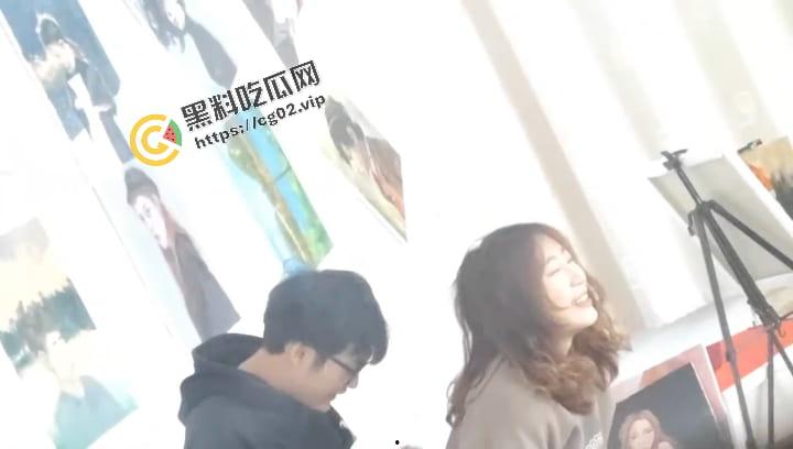 独家校园新瓜!烟台科技学院画室事件!大一情侣画室做爱被偷拍 小心看了长针眼哦-5