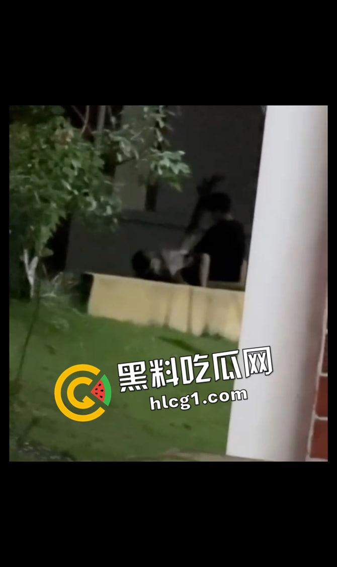 卫校小姐姐围观自己的好姐妹打野战 教学楼外干到失声大叫 现场视频流出-5